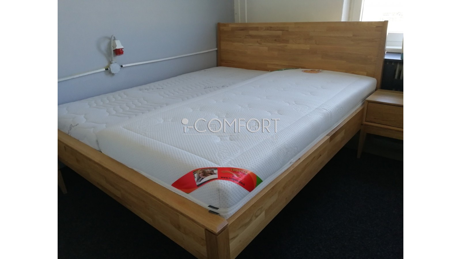 Masívna dubová manželská posteľ Lozzane 180/160/140 x 200 cm